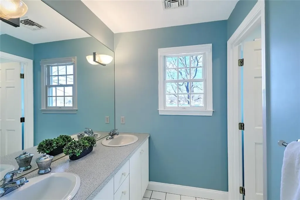 35 Riverside Drive Barrington RI 02806