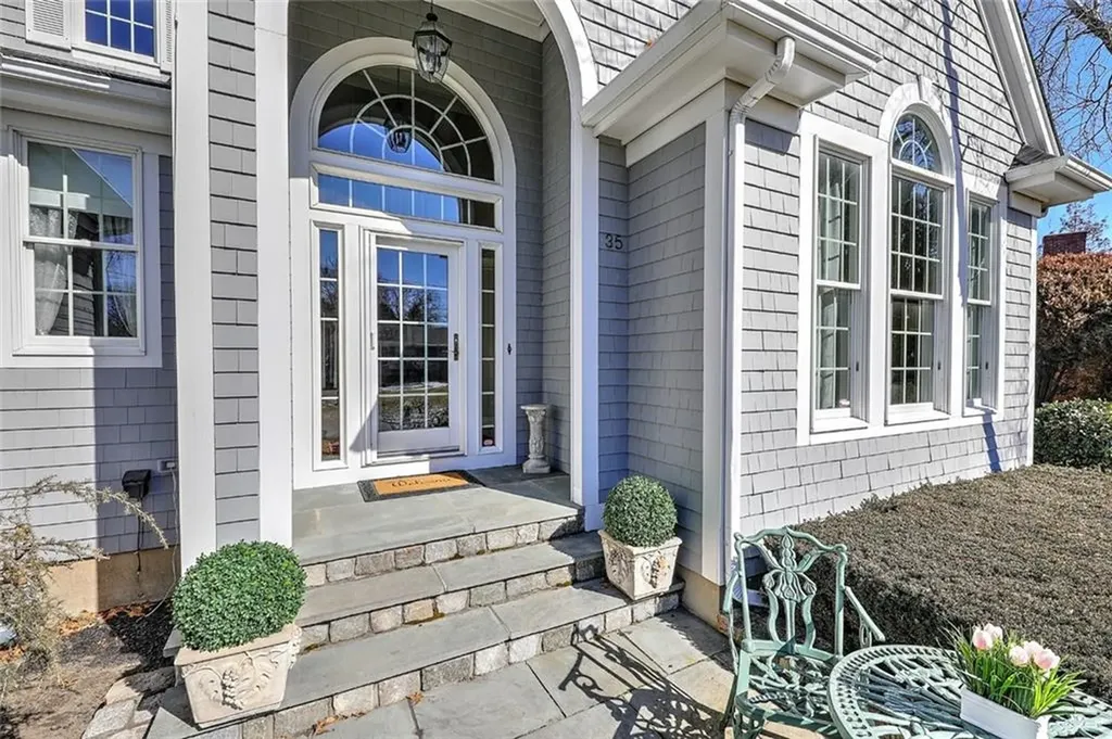 35 Riverside Drive Barrington RI 02806