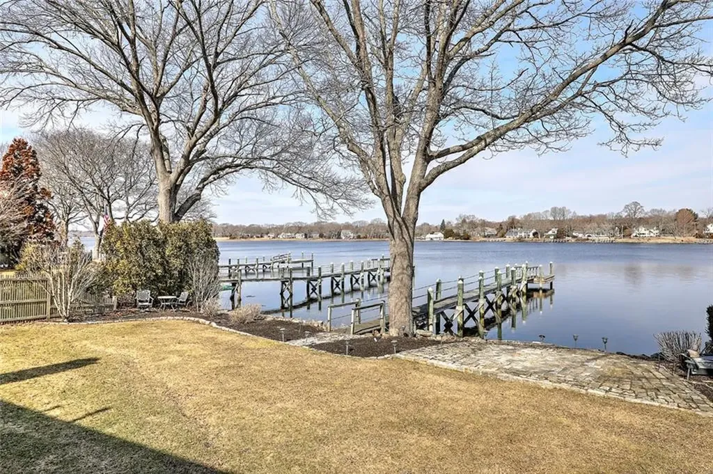35 Riverside Drive Barrington RI 02806