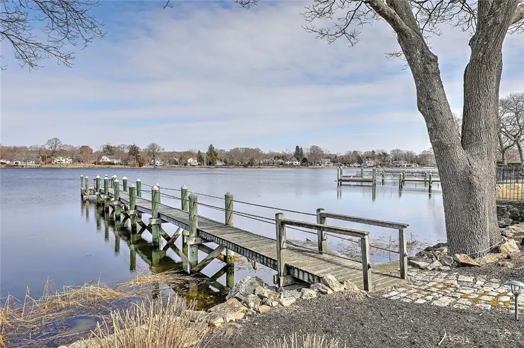 35 Riverside Drive Barrington RI 02806