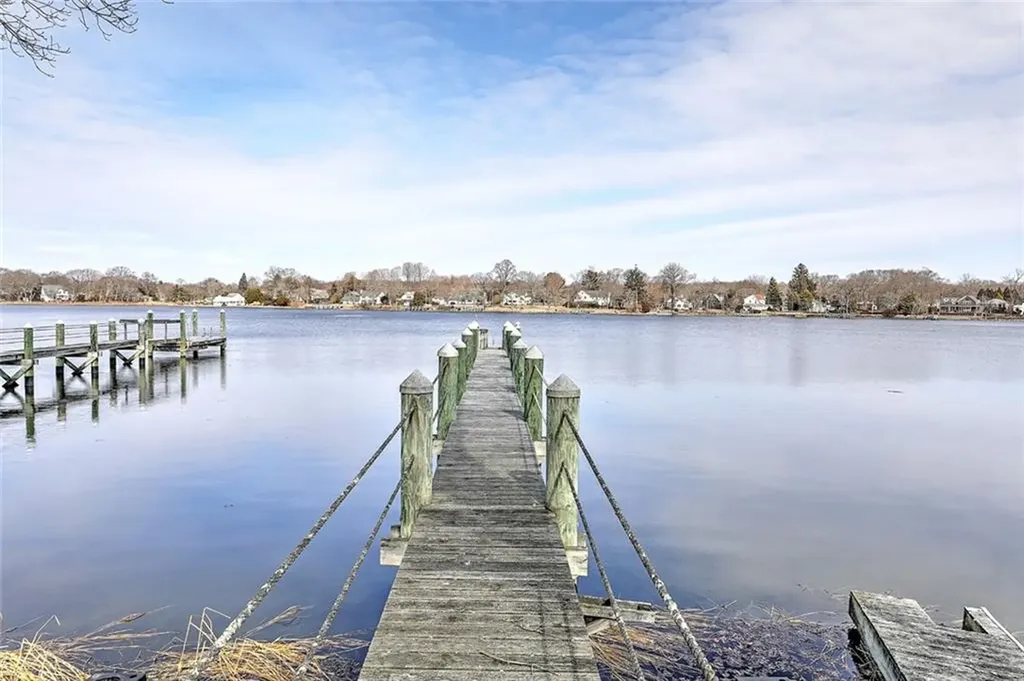 35 Riverside Drive Barrington RI 02806