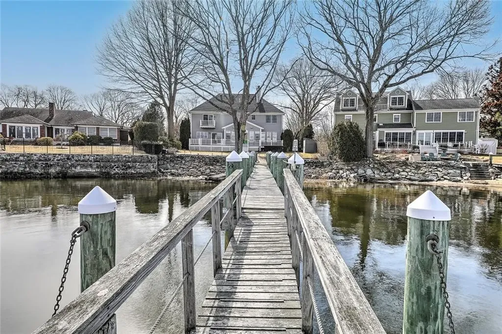 35 Riverside Drive Barrington RI 02806