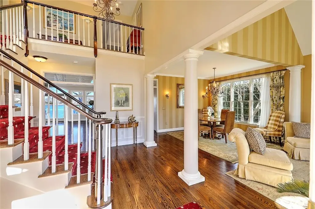35 Riverside Drive Barrington RI 02806