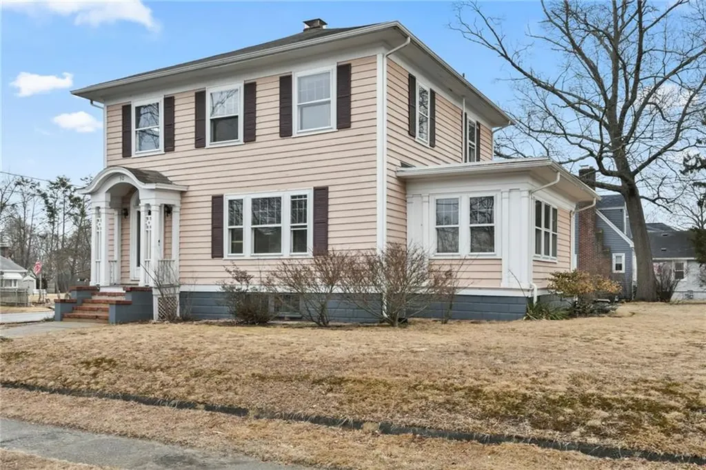 30 Budlong Avenue Warwick RI 02888