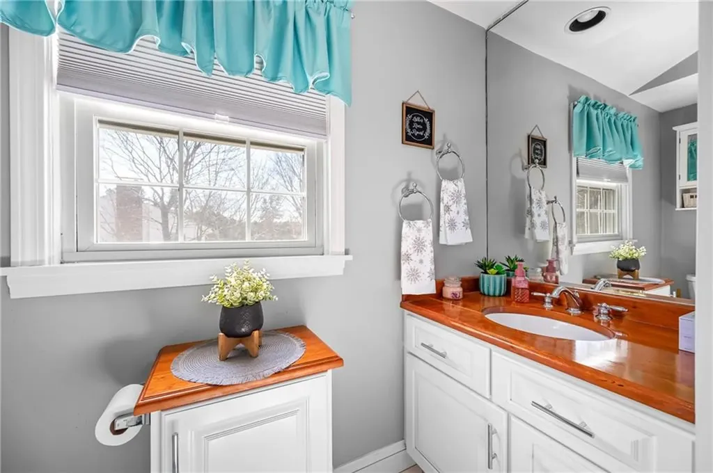 4 Larchwood Drive Cumberland RI 02864