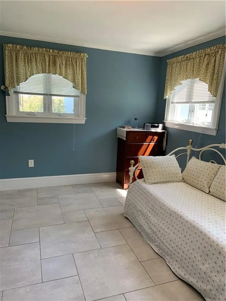 180 Bayview Avenue Portsmouth RI 02871