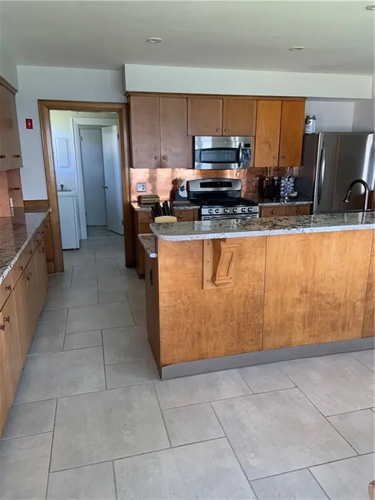 180 Bayview Avenue Portsmouth RI 02871