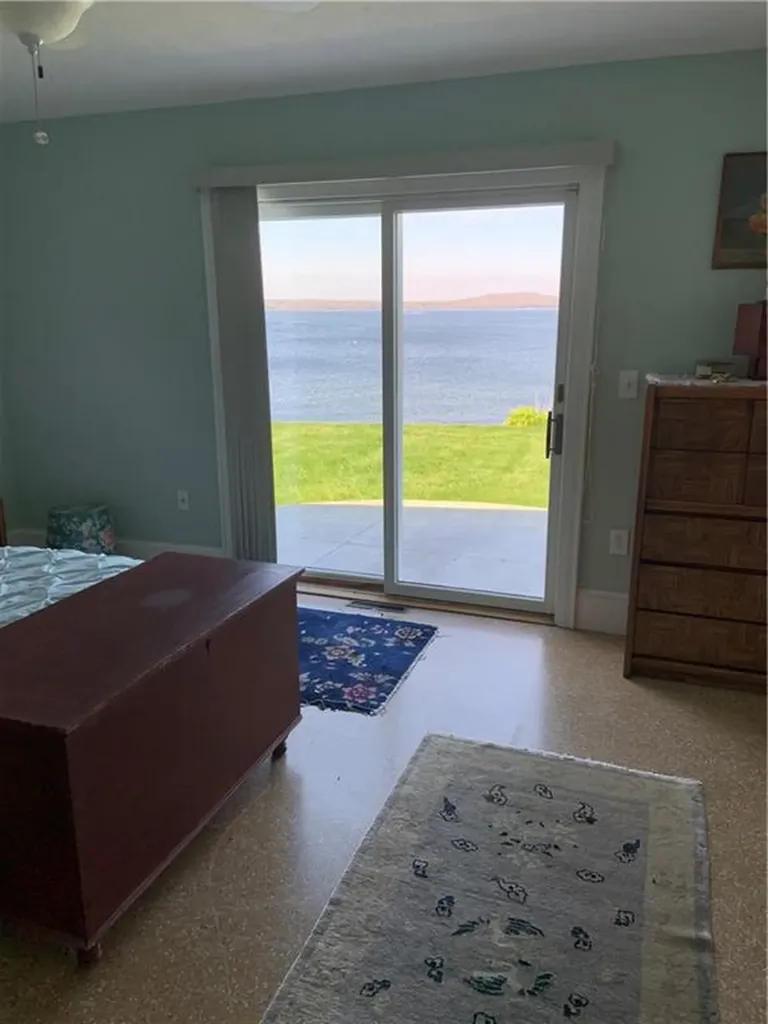 180 Bayview Avenue Portsmouth RI 02871
