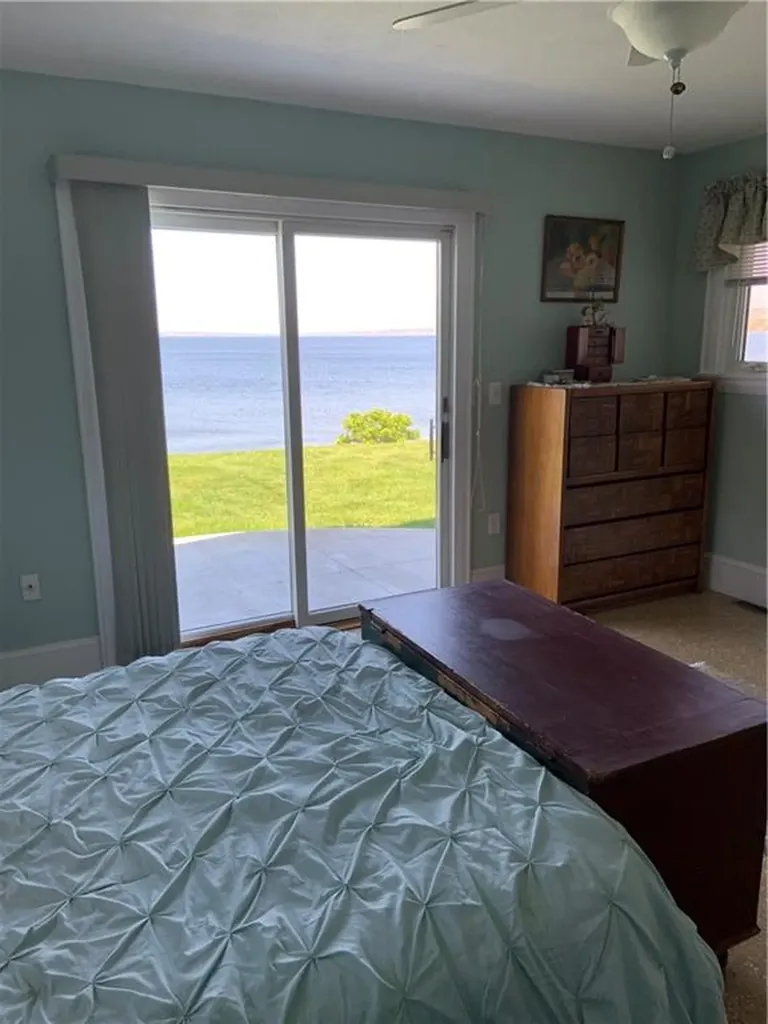 180 Bayview Avenue Portsmouth RI 02871