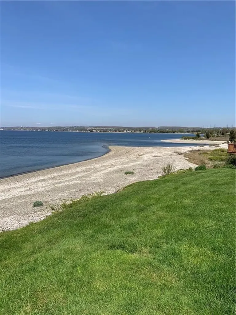 180 Bayview Avenue Portsmouth RI 02871