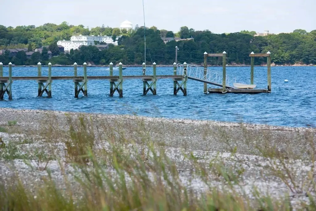 180 Bayview Avenue Portsmouth RI 02871