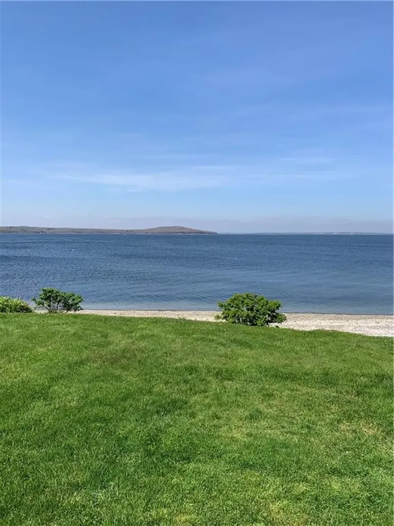 180 Bayview Avenue Portsmouth RI 02871