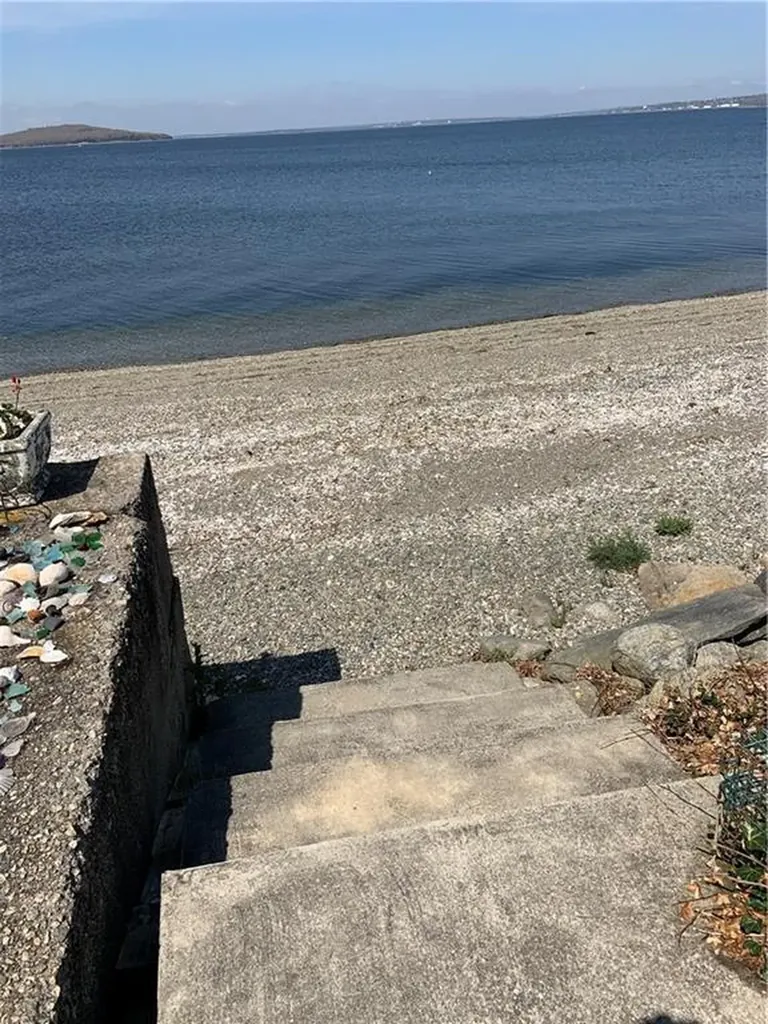 180 Bayview Avenue Portsmouth RI 02871