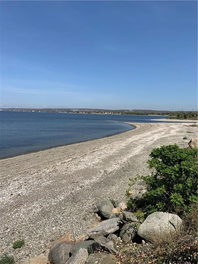 180 Bayview Avenue Portsmouth RI 02871