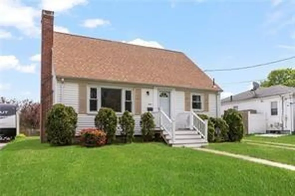 334 Magnolia Street Cranston RI 02910