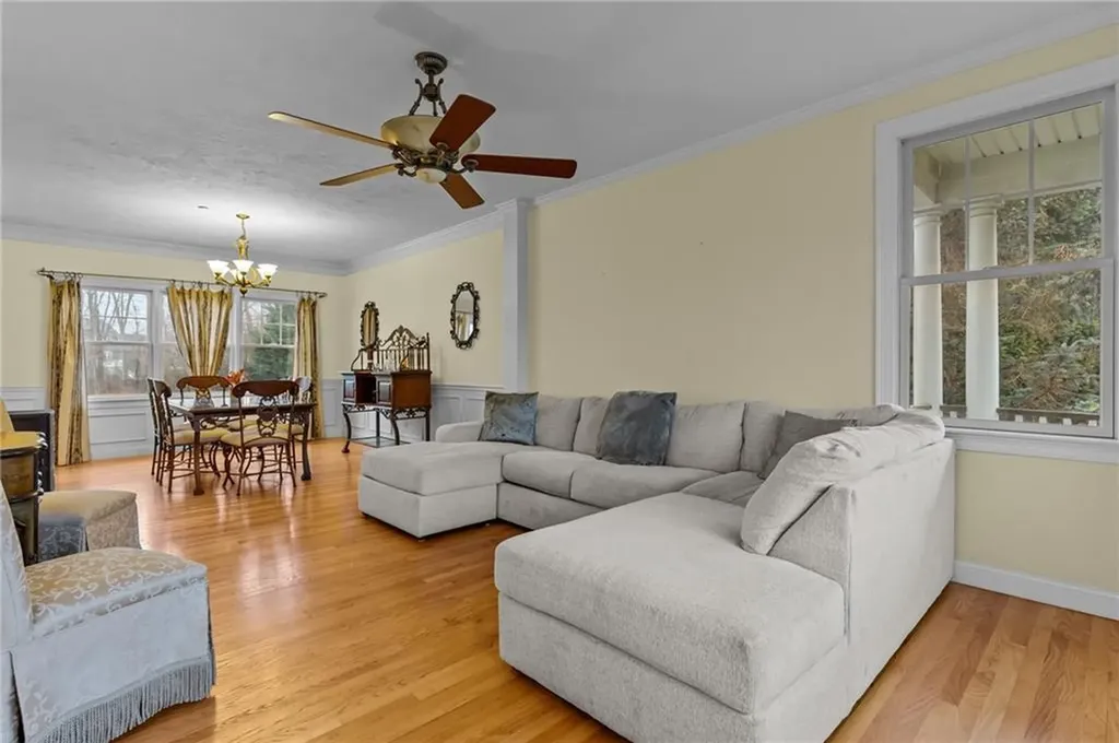 204 Touisset Road Warren RI 02885