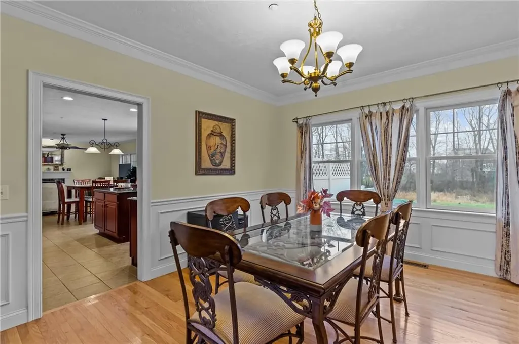 204 Touisset Road Warren RI 02885