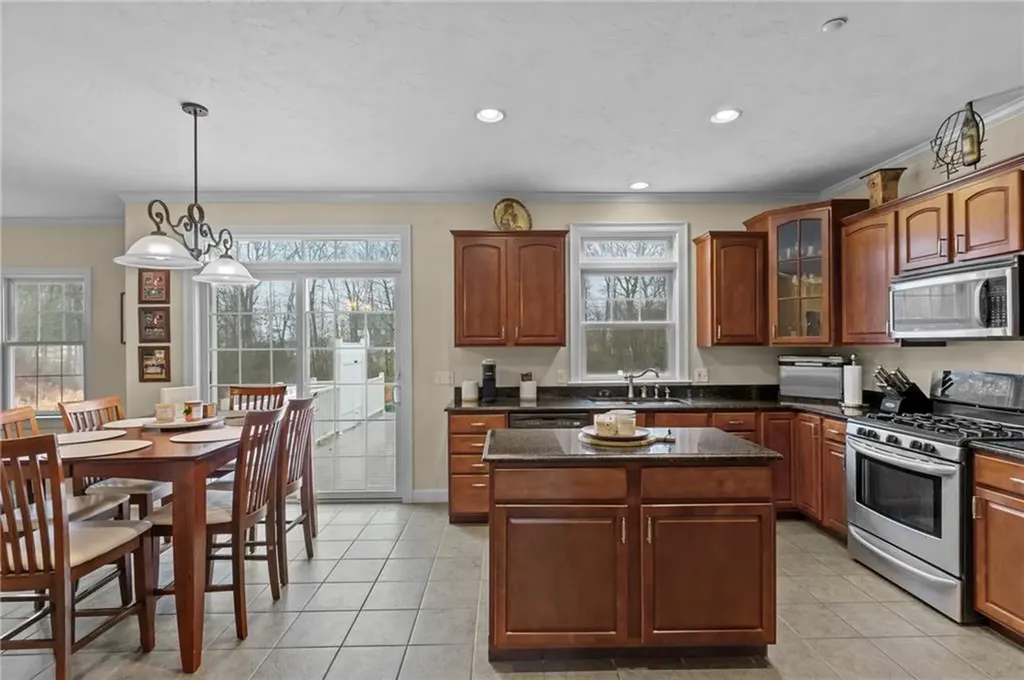 204 Touisset Road Warren RI 02885