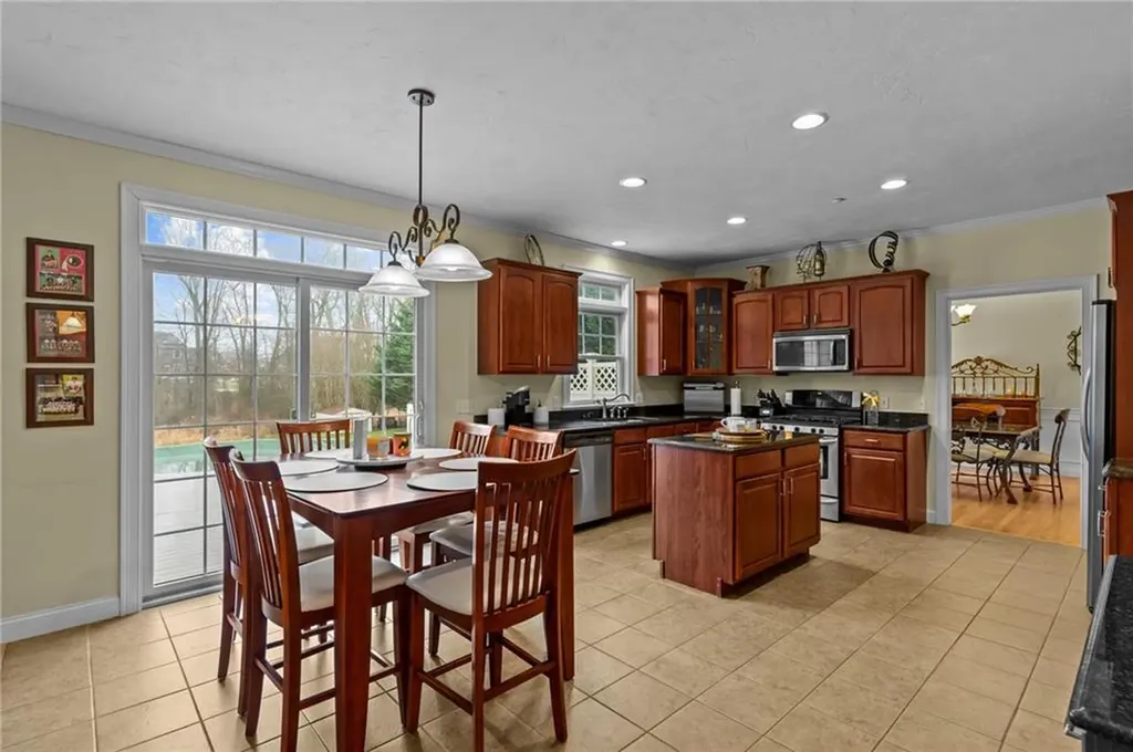 204 Touisset Road Warren RI 02885