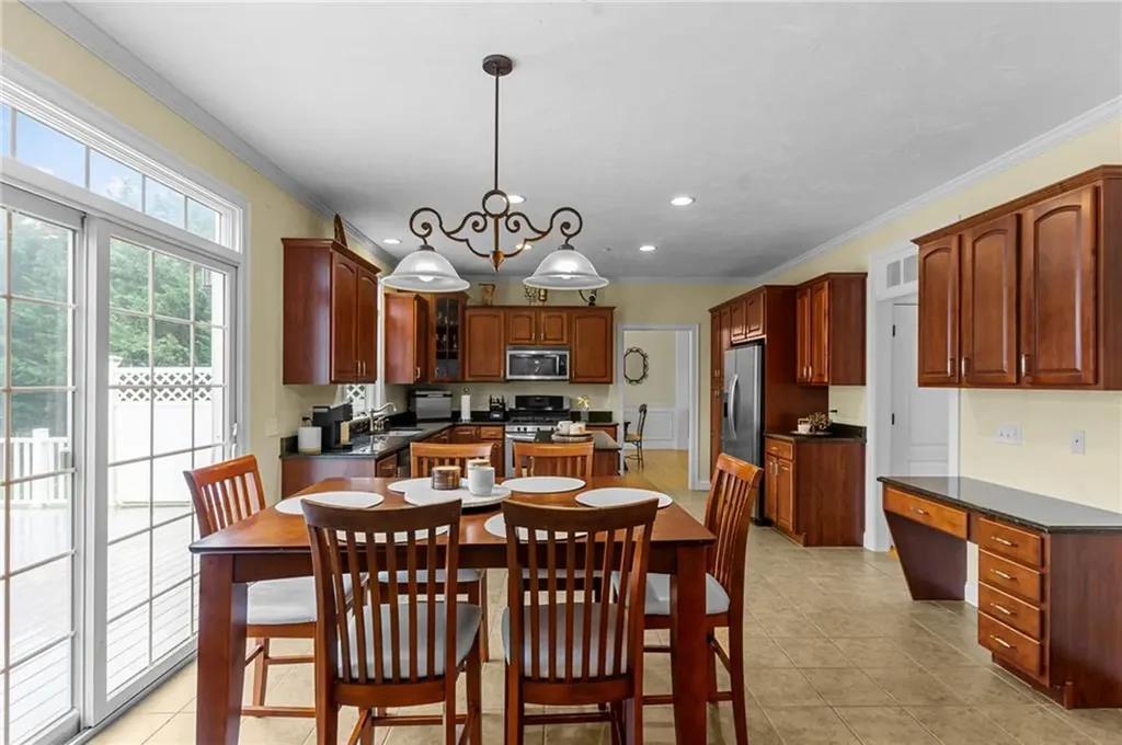 204 Touisset Road Warren RI 02885