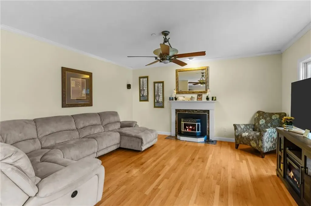 204 Touisset Road Warren RI 02885
