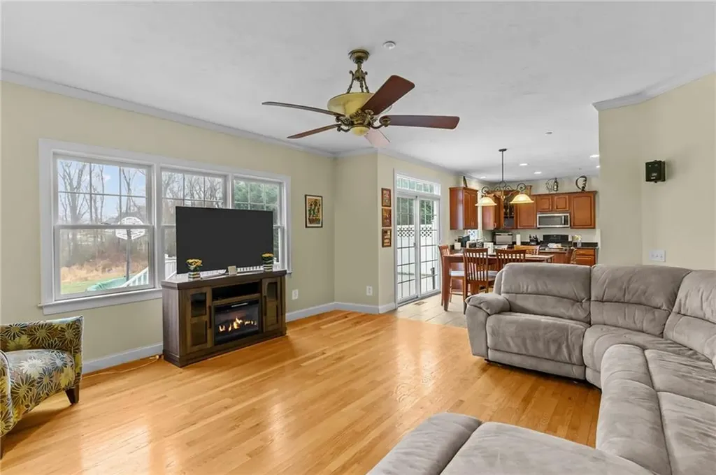 204 Touisset Road Warren RI 02885