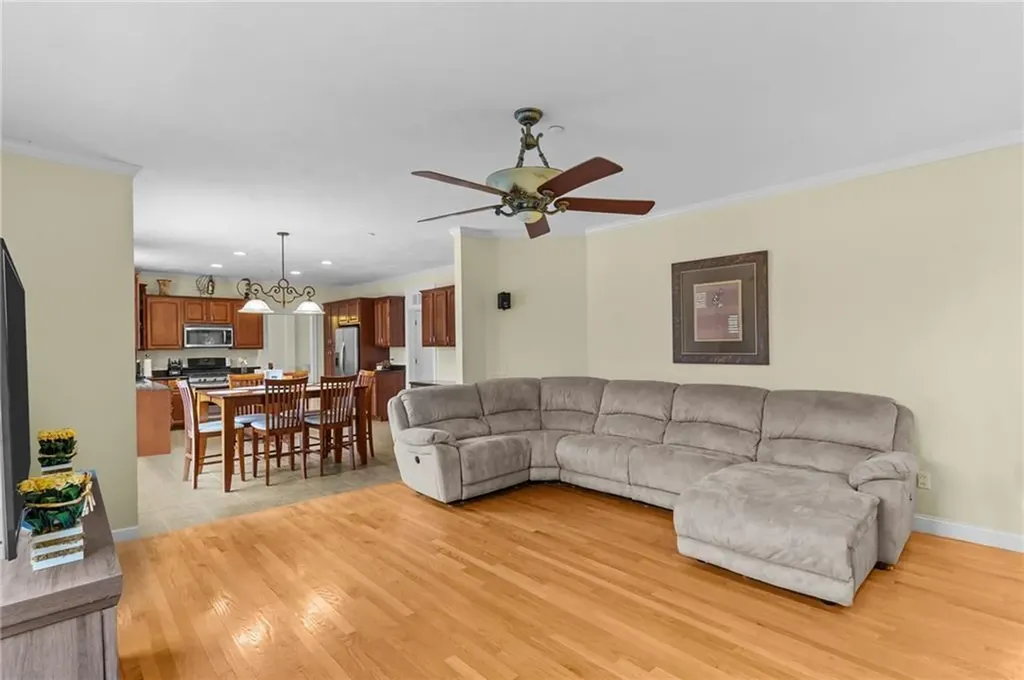204 Touisset Road Warren RI 02885