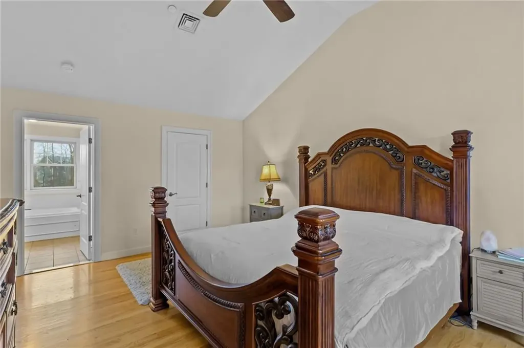 204 Touisset Road Warren RI 02885