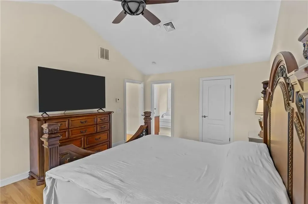 204 Touisset Road Warren RI 02885