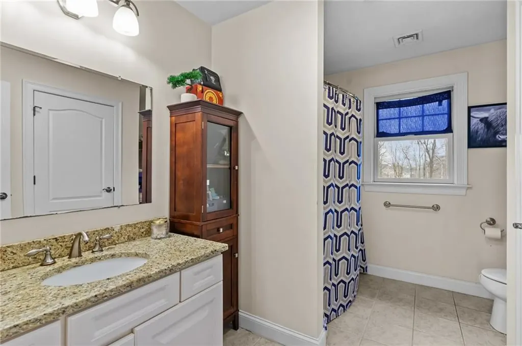 204 Touisset Road Warren RI 02885