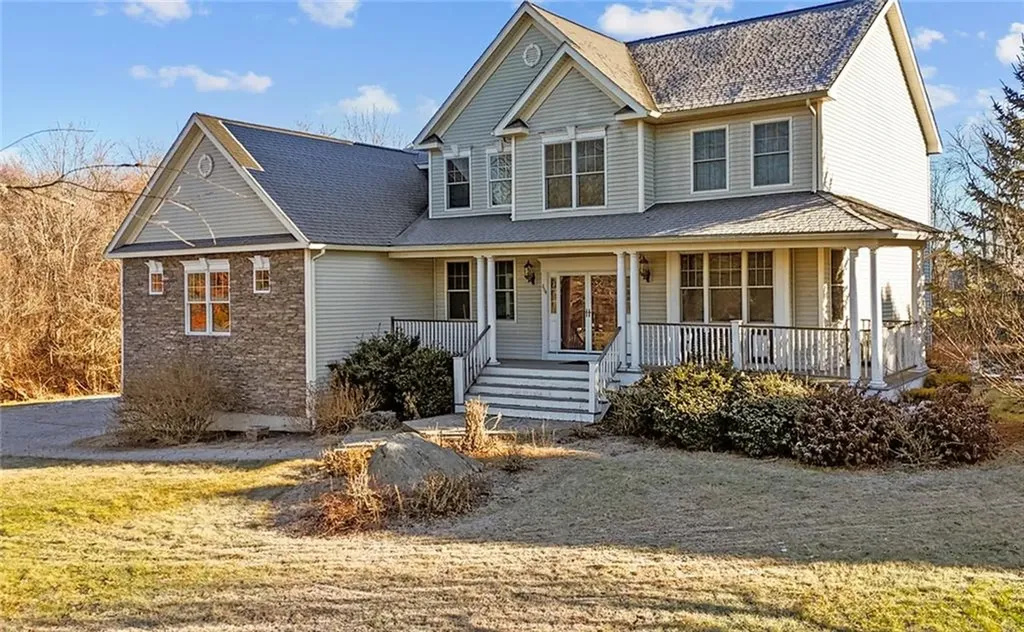 204 Touisset Road Warren RI 02885