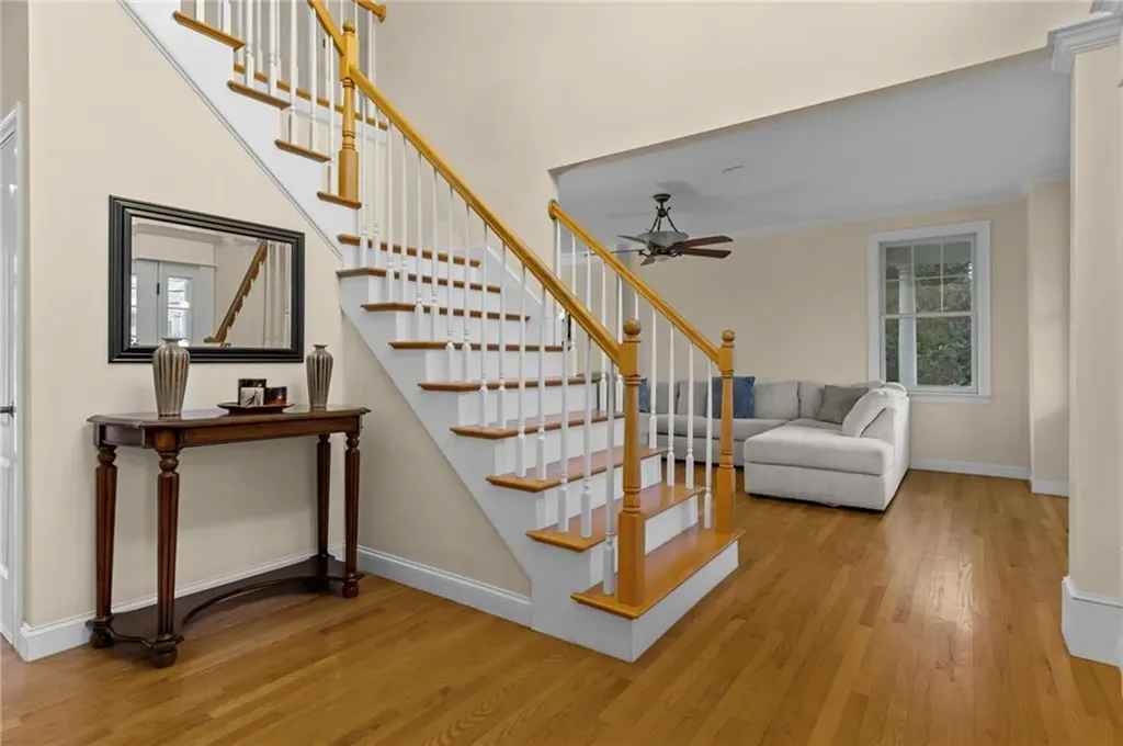 204 Touisset Road Warren RI 02885