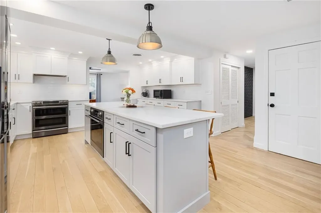 83 Freedom Drive Cranston RI 02920