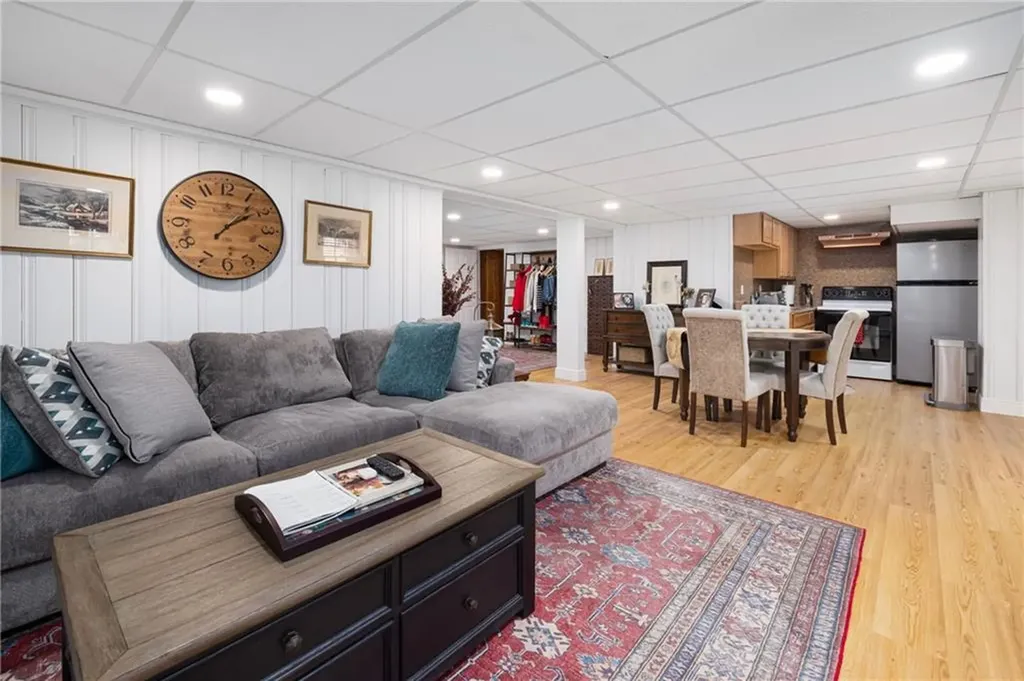 83 Freedom Drive Cranston RI 02920