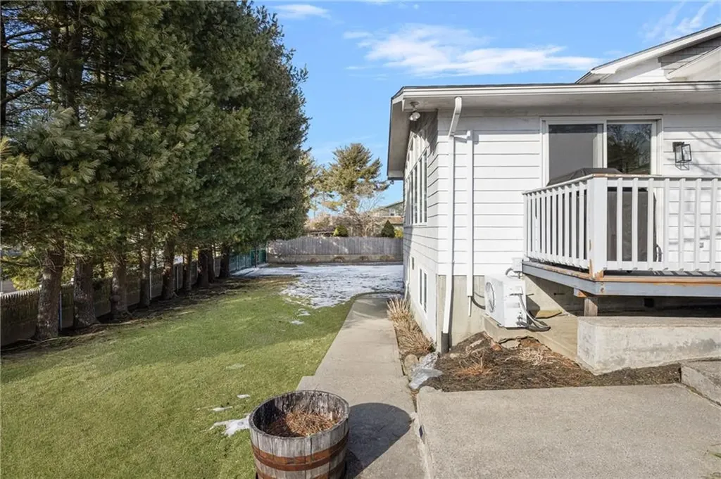83 Freedom Drive Cranston RI 02920