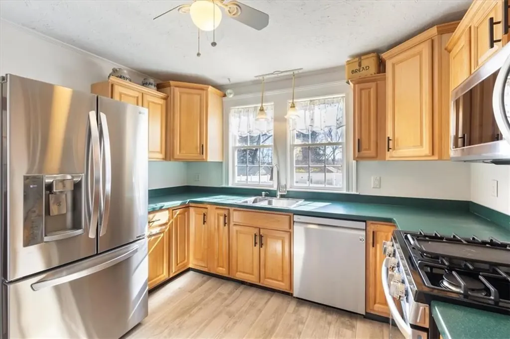116 Glen Road Woonsocket RI 02895