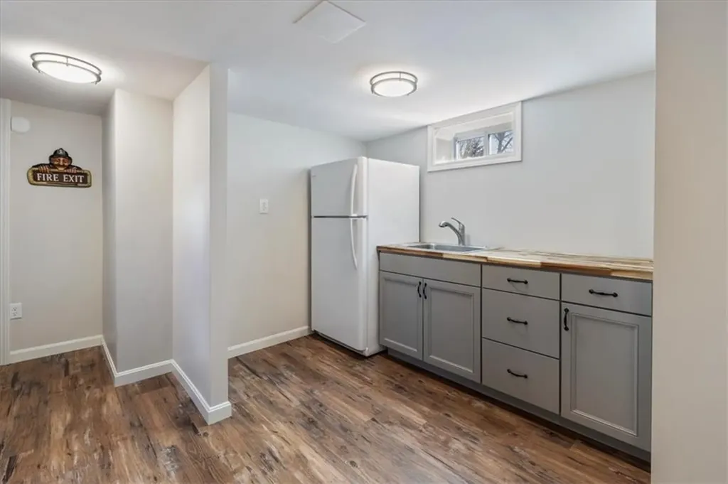 116 Glen Road Woonsocket RI 02895