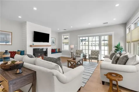 14 Portsmouth Lane Portsmouth RI 02871