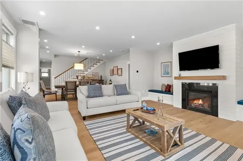 14 Portsmouth Lane Portsmouth RI 02871