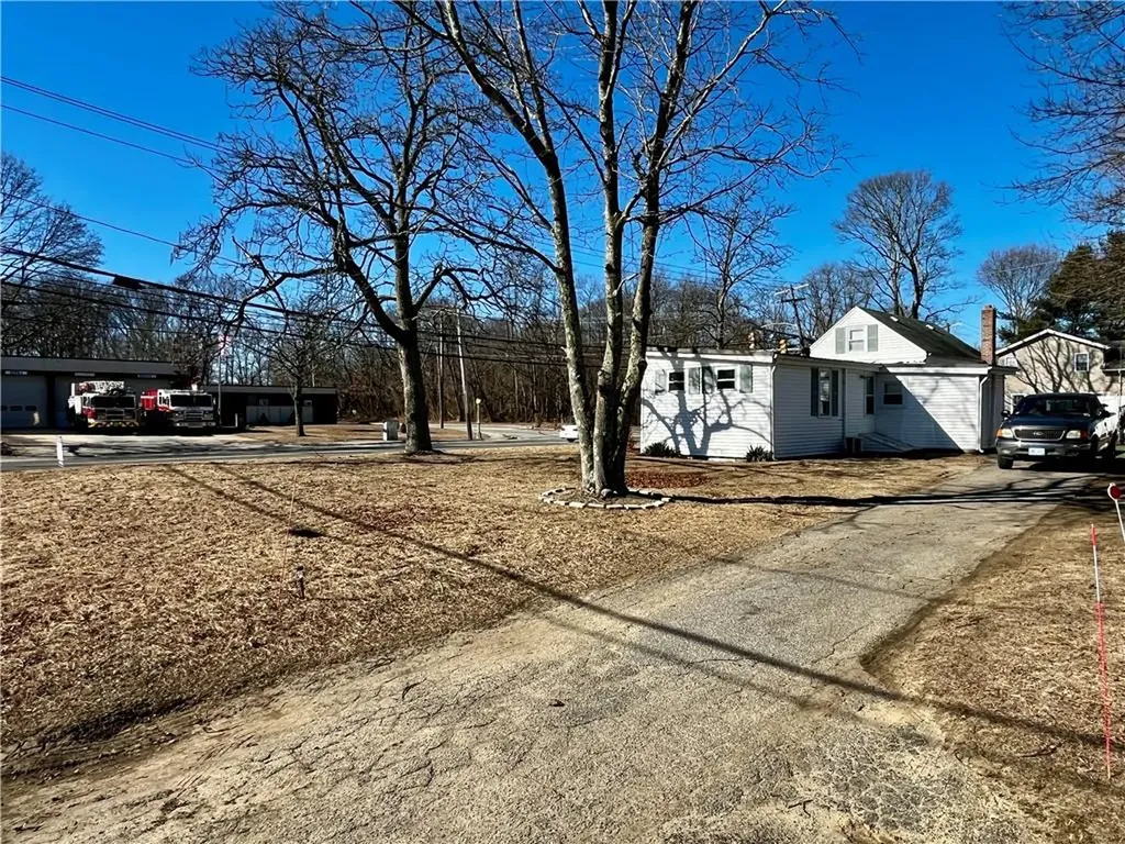 1508 West Shore Road Warwick RI 02886