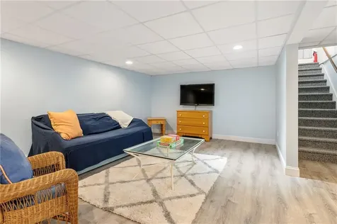 32 Evergreen Drive Portsmouth RI 02871