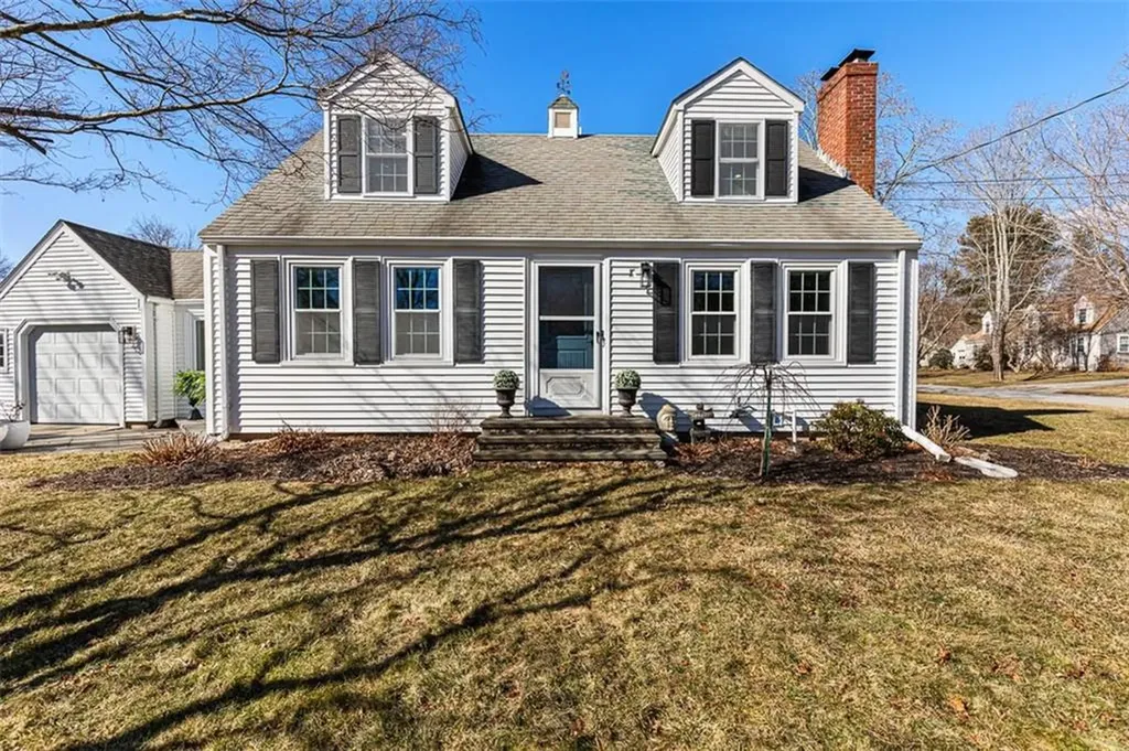 20 Highview Avenue Barrington RI 02806