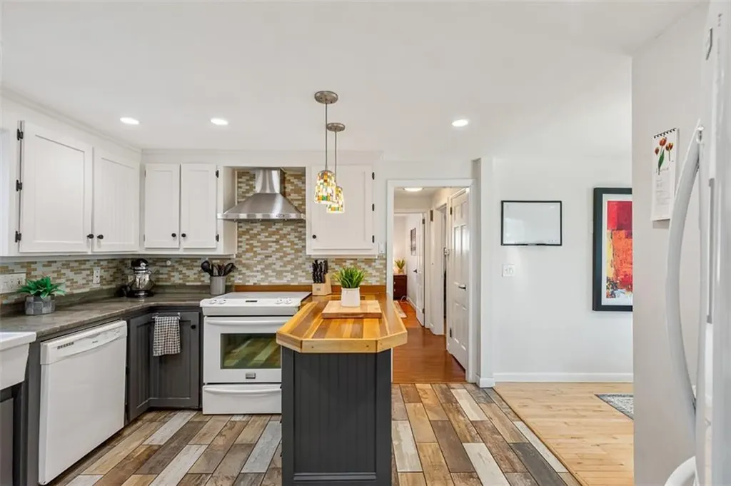 20 Highview Avenue Barrington RI 02806