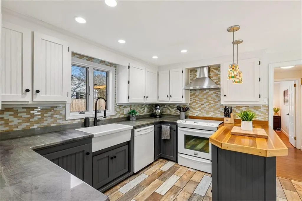 20 Highview Avenue Barrington RI 02806