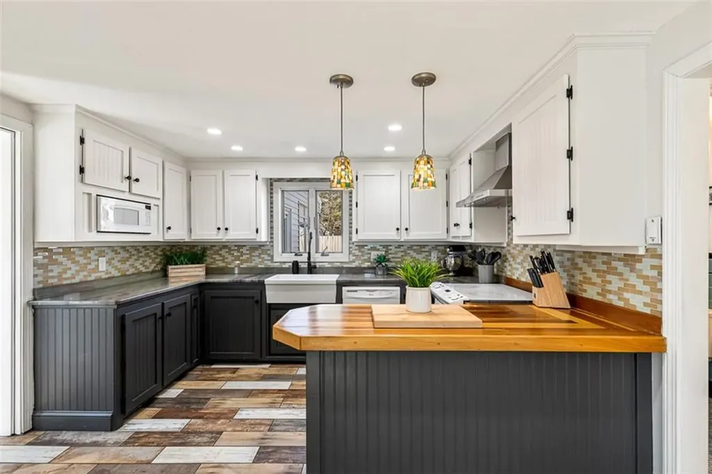 20 Highview Avenue Barrington RI 02806