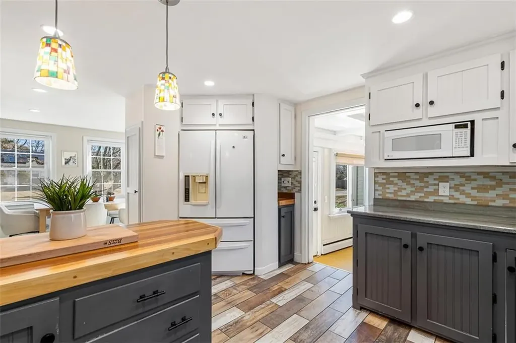 20 Highview Avenue Barrington RI 02806