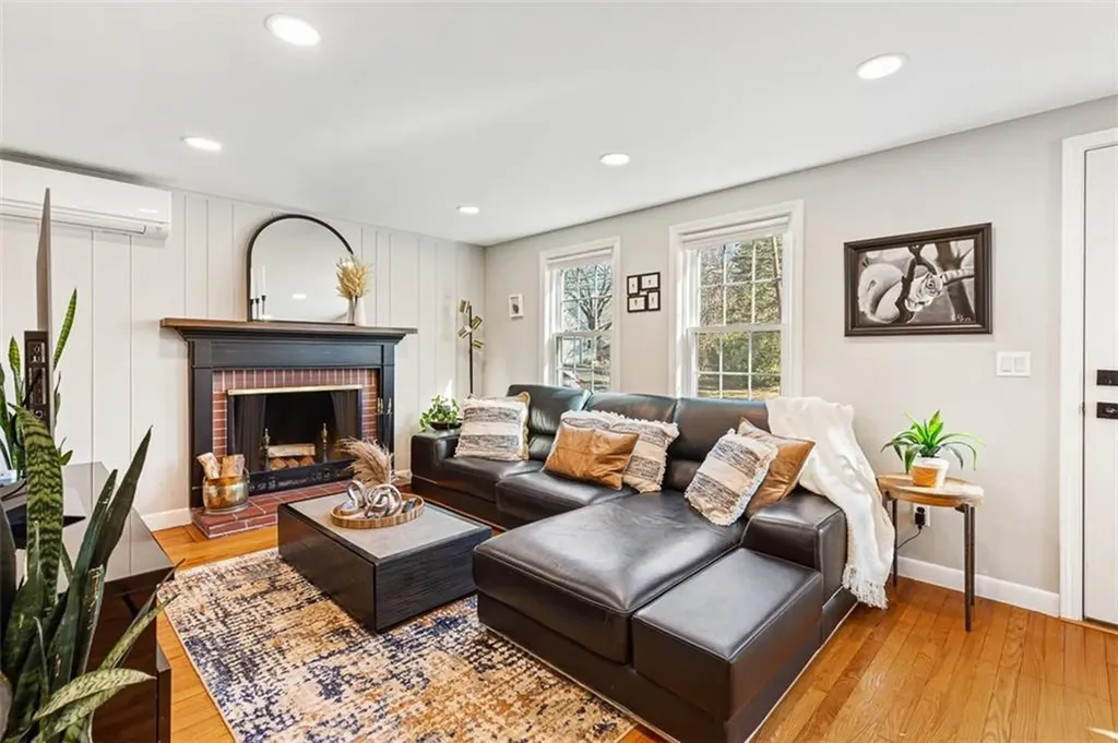 20 Highview Avenue Barrington RI 02806