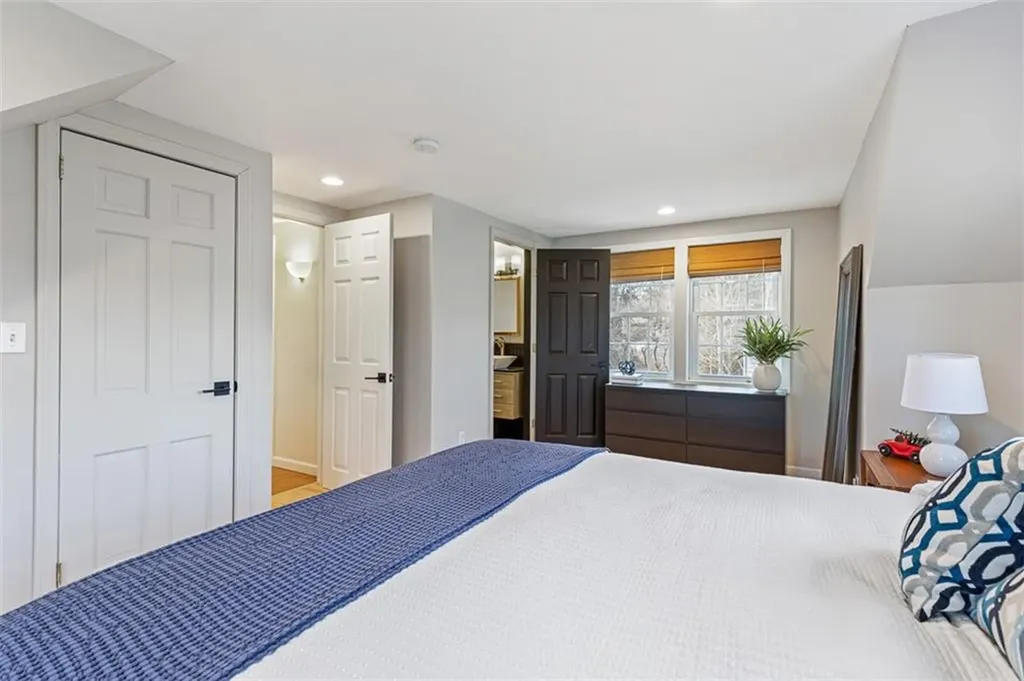 20 Highview Avenue Barrington RI 02806