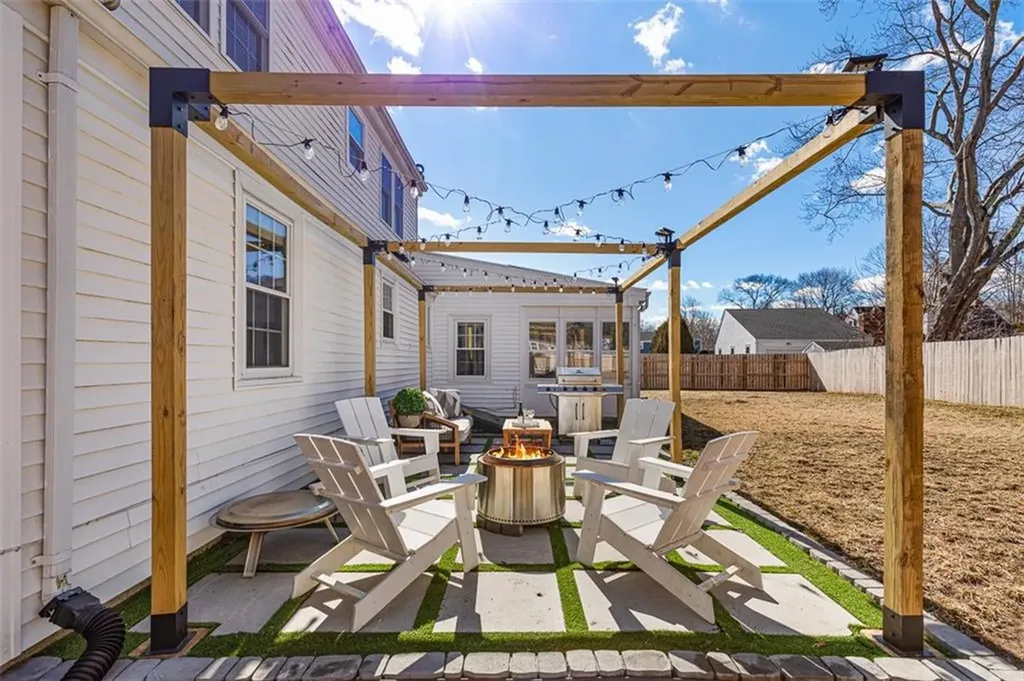 20 Highview Avenue Barrington RI 02806