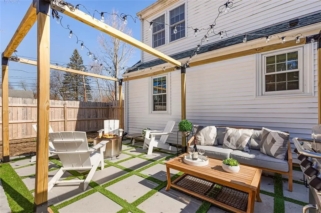 20 Highview Avenue Barrington RI 02806
